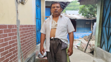 নোয়াখালীতে অফিস ঢুকে প্রধান শিক্ষককে মারধর