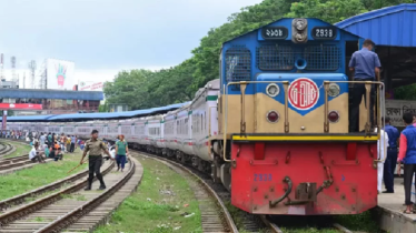 রেললাইনের ওপর সেলফি তুলতে স্বামী-স্ত্রীর মৃত্যু