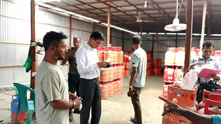 মুরাদনগরে সিলিন্ডারের গ্যাস চুরির অপরাধে জরিমানা 
