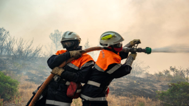 ৭৫ বছরের মধ্যে সবচেয়ে ভয়াবহ দাবানলে পুড়ছে ফ্রান্স