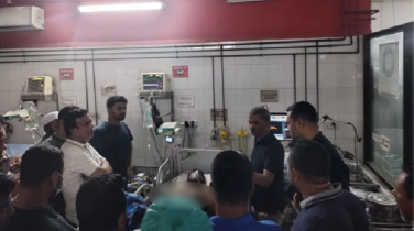 ঢামেকে নুরকে দেখতে এসে অবরুদ্ধ আসিফ নজরুল