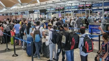 কুয়ালালামপুরে আটক ৯৮ বাংলাদেশি: ভিসা-নথি ত্রুটির অভিযোগ