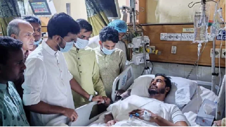 হাসপাতালে নুরের খোঁজে উপদেষ্টা আসিফ মাহমুদ, বিচারের আশ্বাস