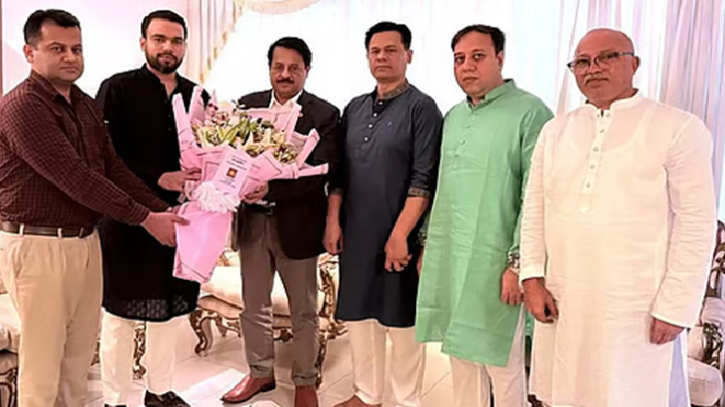 খালেদা জিয়ার জন্মদিনে প্রধান উপদেষ্টার ফুলেল শুভেচ্ছা