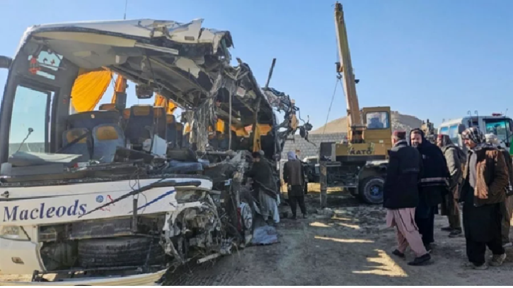 হেরাতে ভয়াবহ বাস দুর্ঘটনা, ইরান ফেরত ৭১ আফগান নিহত