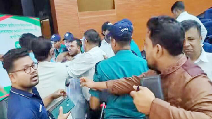 শুনানিতে বিএনপি-এনসিপির মারামারি, ইসির জিডি