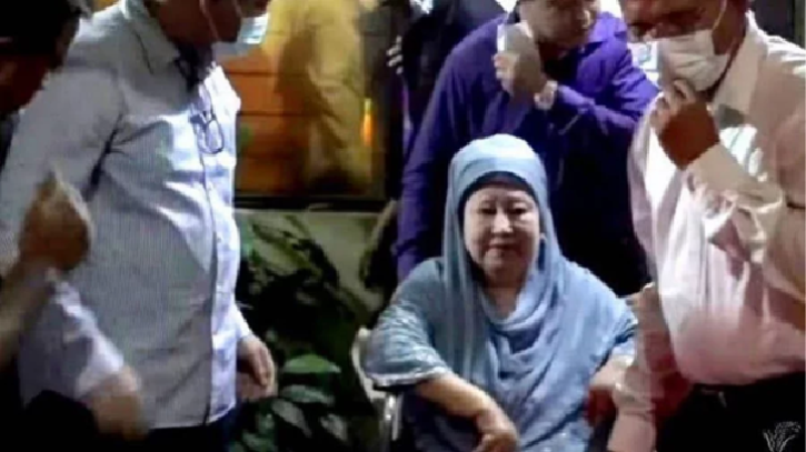 স্বাস্থ্য পরীক্ষা শেষে বাসায় ফিরলেন খালেদা জিয়া