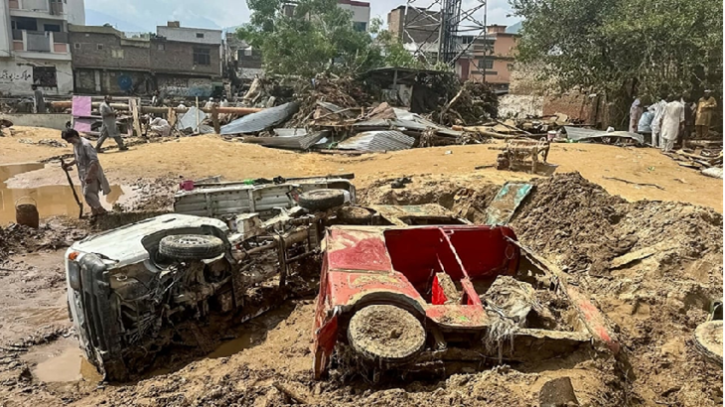 পাকিস্তানে বন্যায় মৃত্যুপুরি বেশন্ত্রি, দাফনের মানুষও নেই