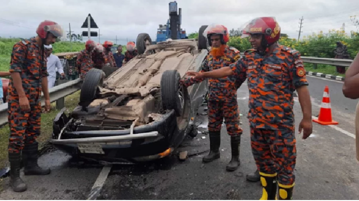 ঢাকা-মাওয়া এক্সপ্রেসওয়েতে প্রাইভেটকার উল্টে নিহত ৩
