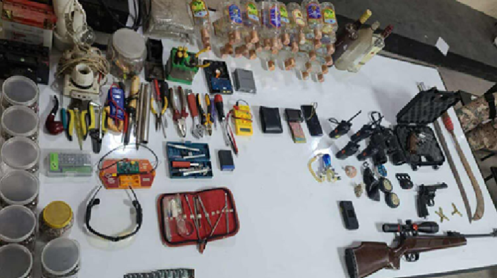 অস্ত্র উদ্ধার, রাজশাহীর সাবেক মেয়রের ভাইযের বাড়ি ঘিরে সেনাবাহিনী