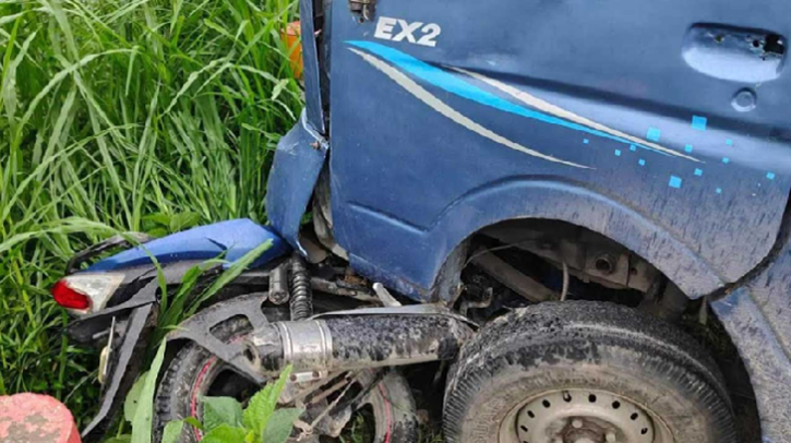 টাঙ্গাইলে পিকআপ-মোটরসাইকেল সংঘর্ষে নিহত ৩