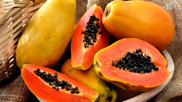 শীতকালে পাকা পেঁপে খাওয়ার উপকারিতা