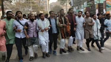 হাদির গুলিবিদ্ধ হওয়ার ঘটনায় জবিতে বিক্ষোভ মিছিল হাদির গুলিবিদ্ধ হওয়ার ঘটনায় জবিতে বিক্ষোভ মিছিল