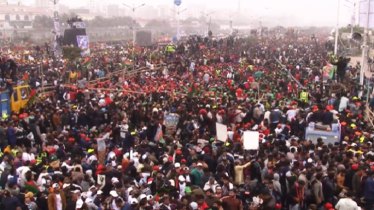 জনসচেতনতায় অনন্য দৃষ্টান্ত: সংবর্ধনাস্থলের বর্জ্য পরিষ্কারে বিএনপি