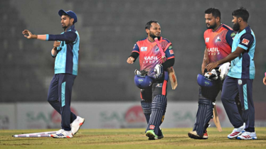 নেতৃত্ব পরিবর্তন, তবুও হার এড়াতে পারেনি নোয়াখালী এক্সপ্রেস