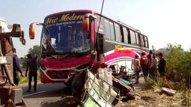 ভাঙায় বাসচাপায় মা-মেয়ে ও নাতিসহ ৪ জনের প্রাণহানি
