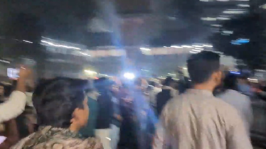 হাদির মৃত্যুতে উত্তাল ঢাকা, নজিরবিহীন বিক্ষোভ হাদির মৃত্যুতে উত্তাল ঢাকা, নজিরবিহীন বিক্ষোভ