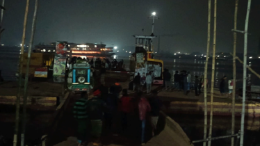 ধলেশ্বরী নদীতে ফেরি থেকে ৫ যানবাহন তলিয়ে নিখোঁজ ১