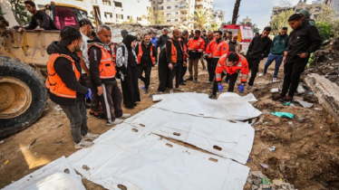 গাজায় ধ্বংসস্তূপে মিললো একই পরিবারের ৩০ জনের লাশ