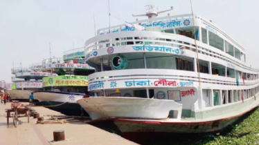 ঘন কুয়াশায় সদরঘাট থেকে লঞ্চ চলাচল বন্ধ