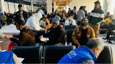 লিবিয়া থেকে দেশে ফিরলেন ৩১০ বাংলাদেশি