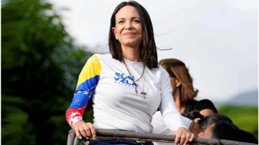 অসলো ত্যাগ করলেন নোবেলজয়ী মাচাদো অসলো ত্যাগ করলেন নোবেলজয়ী মাচাদো