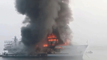 সেন্টমার্টিনগামী জাহাজে আগুন, ঘুমন্ত কর্মীর মৃত্যু