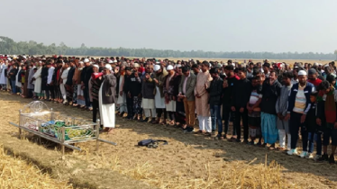 শিশু সাজিদের দাফন শেষ, জানাজায় মানুষের ঢল শিশু সাজিদের দাফন শেষ, জানাজায় মানুষের ঢল