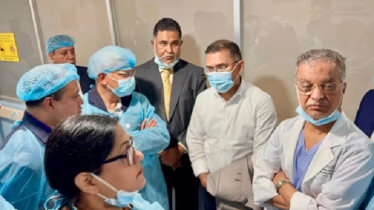 হাসপাতালে অসুস্থ মায়ের পাশে তারেক রহমান