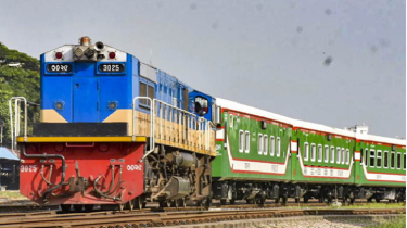 উত্তরায় ট্রেনের ধাক্কায় যুবক ও তরুণীর প্রাণহানি