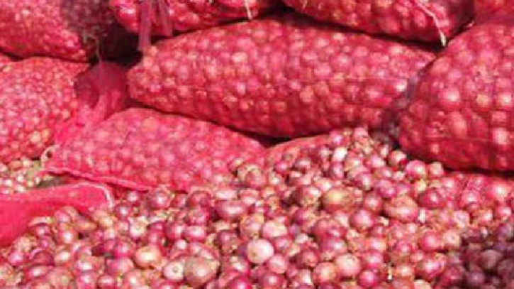 আমদানির ঘোষণায় পেঁয়াজের দাম কমলো ৩৫ টাকা
