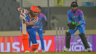 শ্বাসরুদ্ধকর লড়াইয়ে ফাইনালে চিটাগাং কিংস
