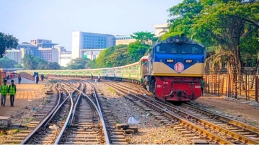 ট্রেন চলাচল শুরু ৬ ঘণ্টা পর 