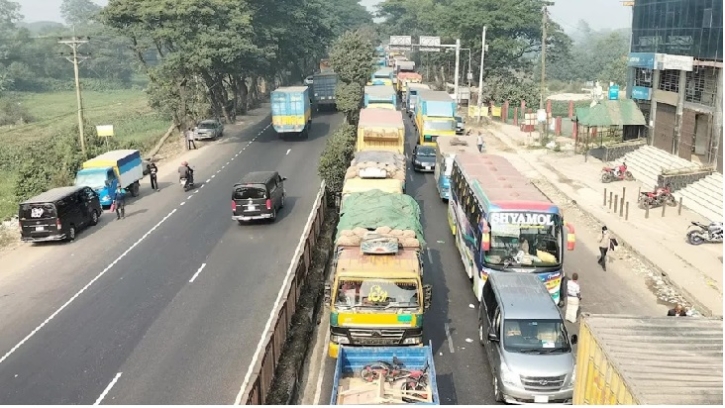 ঢাকা-চট্টগ্রাম মহাসড়কে যান চলাচল স্বাভাবিক ঢাকা-চট্টগ্রাম মহাসড়কে যান চলাচল স্বাভাবিক