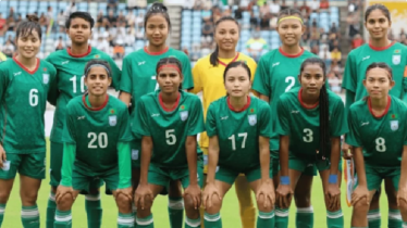 নারী ফুটবল দলকে ৫০ লাখ টাকার পুরস্কার ঘোষণা