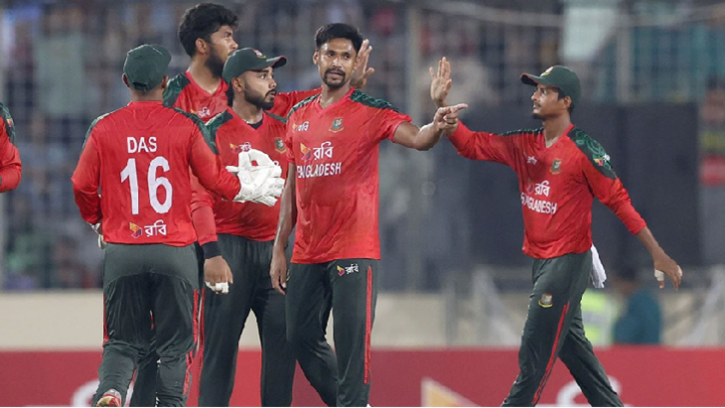 পাকিস্তানকে উড়িয়ে দিয়ে দুর্দান্ত জয় বাংলাদেশের