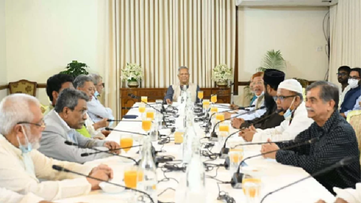 চার দলের সঙ্গে জরুরি বৈঠকে প্রধান উপদেষ্টা