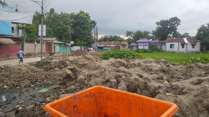 পুকুর ভরাট নিয়ে নিরব ভূমিকায় কুমিল্লার প্রশাসন