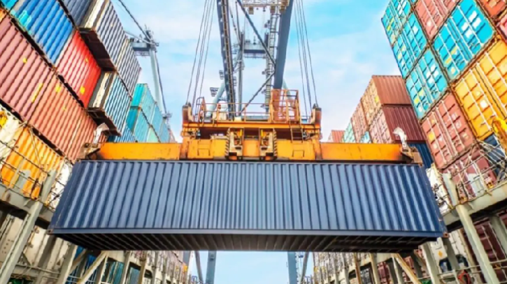 নৌবাহিনীর হাতে চট্টগ্রাম বন্দরে বেড়েছে কনটেইনার হ্যান্ডলিং