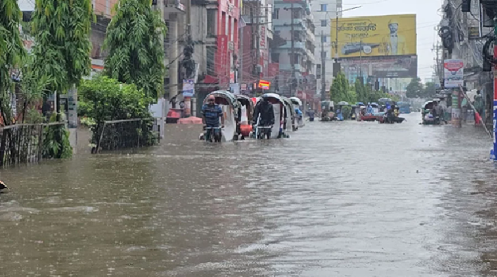 ফেনীতে রেকর্ড বৃষ্টি, ডুবছে শহর