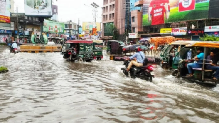 খুলনায় রেকর্ড বৃষ্টিতে শহর অচল