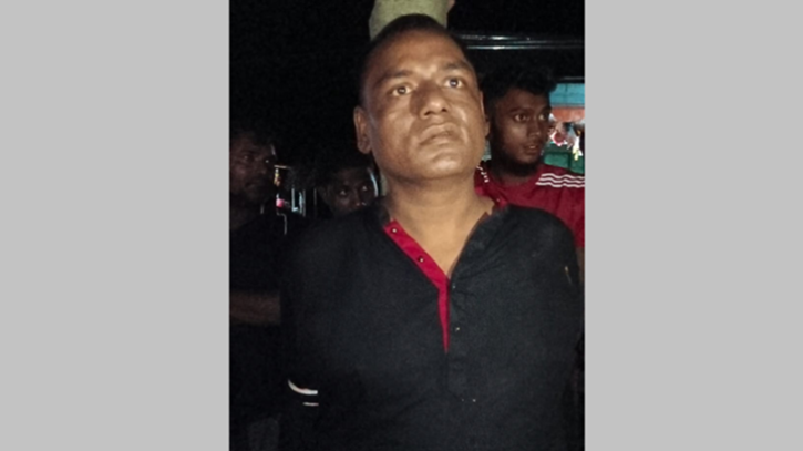 দিনাজপুরে মাদক কারবারিকে গাছে বেঁধে মোটরসাইকেলে আগুন