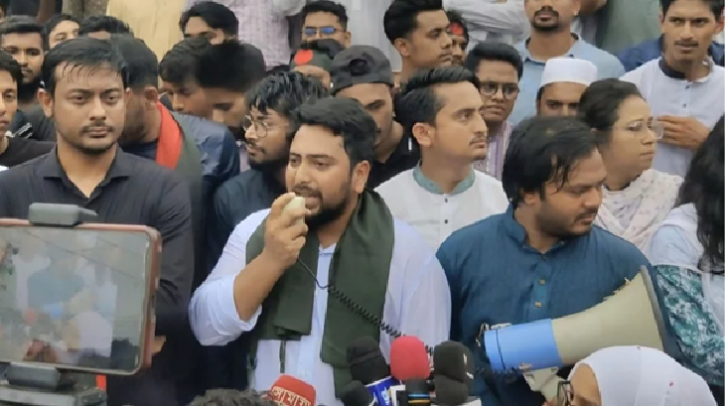 জুলাই সনদ বাস্তবায়ন না হওয়া পর্যন্ত ঘরে ফিরবো না: নাহিদ ইসলাম