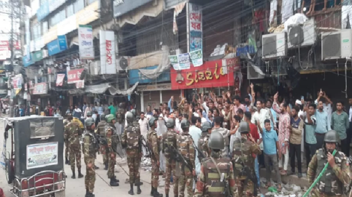 চকরিয়ায় এনসিপির সভামঞ্চ ভাঙচুর করে বিএনপির বিক্ষোভ