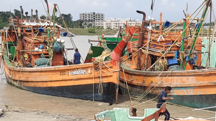 বাংলাদেশের জলসীমায় অবৈধ অনুপ্রবেশ, ৩৪ ভারতীয় জেলে আটক