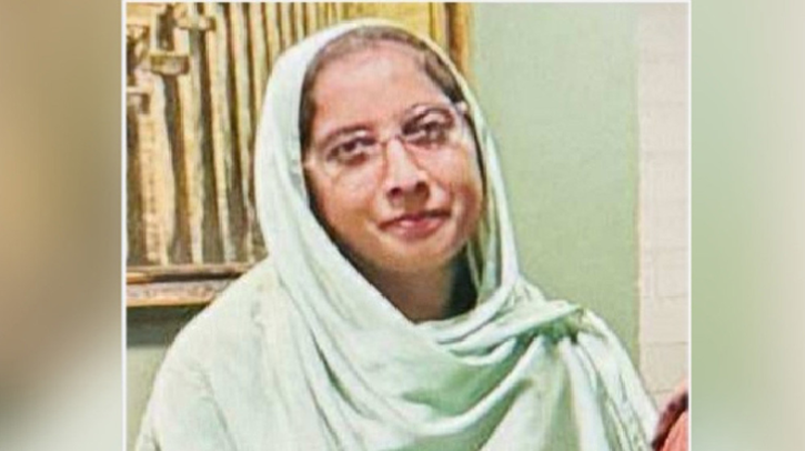 ২০ শিক্ষার্থীকে বাঁচিয়ে চলে গেলেন শিক্ষিকা মেহেরীন চৌধুরী