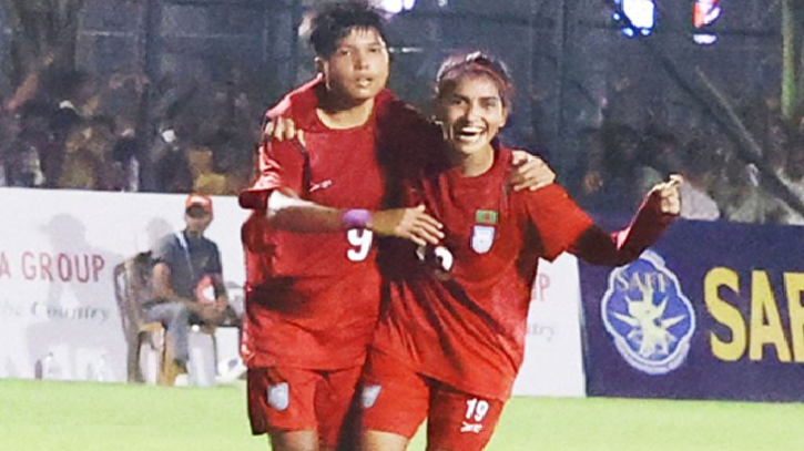 তৃষ্ণার জোড়া গোলে টানা চতুর্থ জয়ে শীর্ষে বাংলাদেশ