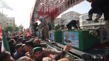 ইরানে নিহতদের রাষ্ট্রীয় মর্যাদায় দাফন কার্যক্রম শুরু