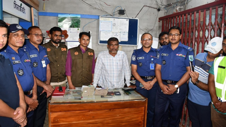 দিনাজপুরে মাথায় অস্ত্র ঠেকিয়ে টাকা ছিনতাইয়ের রহস্য উন্মোচন