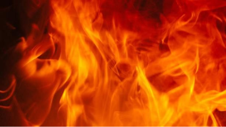 মিরপুরে ৬ তলা ভবনের গ্যারেজে আগুন